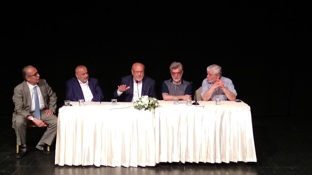 Avukat Orhan Töz, Şevki Yılmaz, Devlet eski Bakanı Hasan Aksay (ortada), Prof. Dr. Sami Şener ve Prof. Dr. Yüksel Çavuşoğlu.