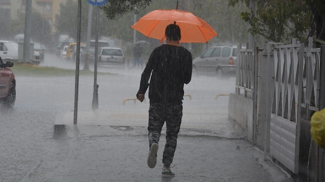Meteorolojiden bazı illere sağanak ve kuvvetli yağış uyarısı yapıldı.