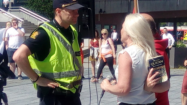 Norveç'te Kuran-ı Kerim provokasyonu: Yere atıp hakaret etti