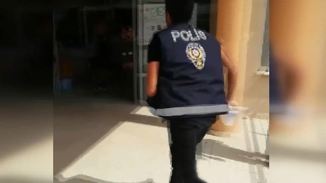 Öğrencinin unuttuğu evrağı son saniyede polis yetiştirdi
