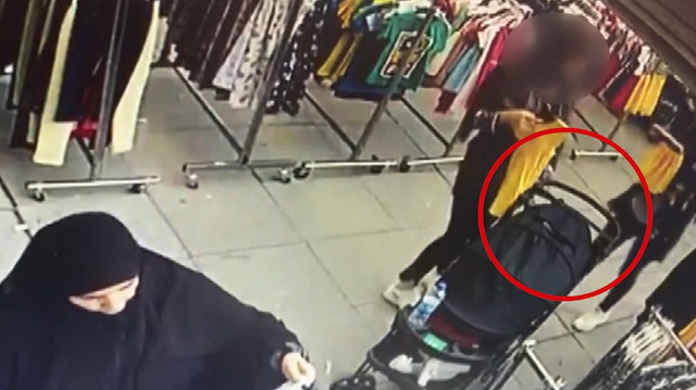 Bebek arabasındaki çantayı böyle çaldılar