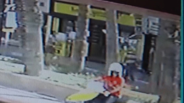 'Bak şimdi ne yapacağım' dedi ve 32 bin lirayı havaya saçtı