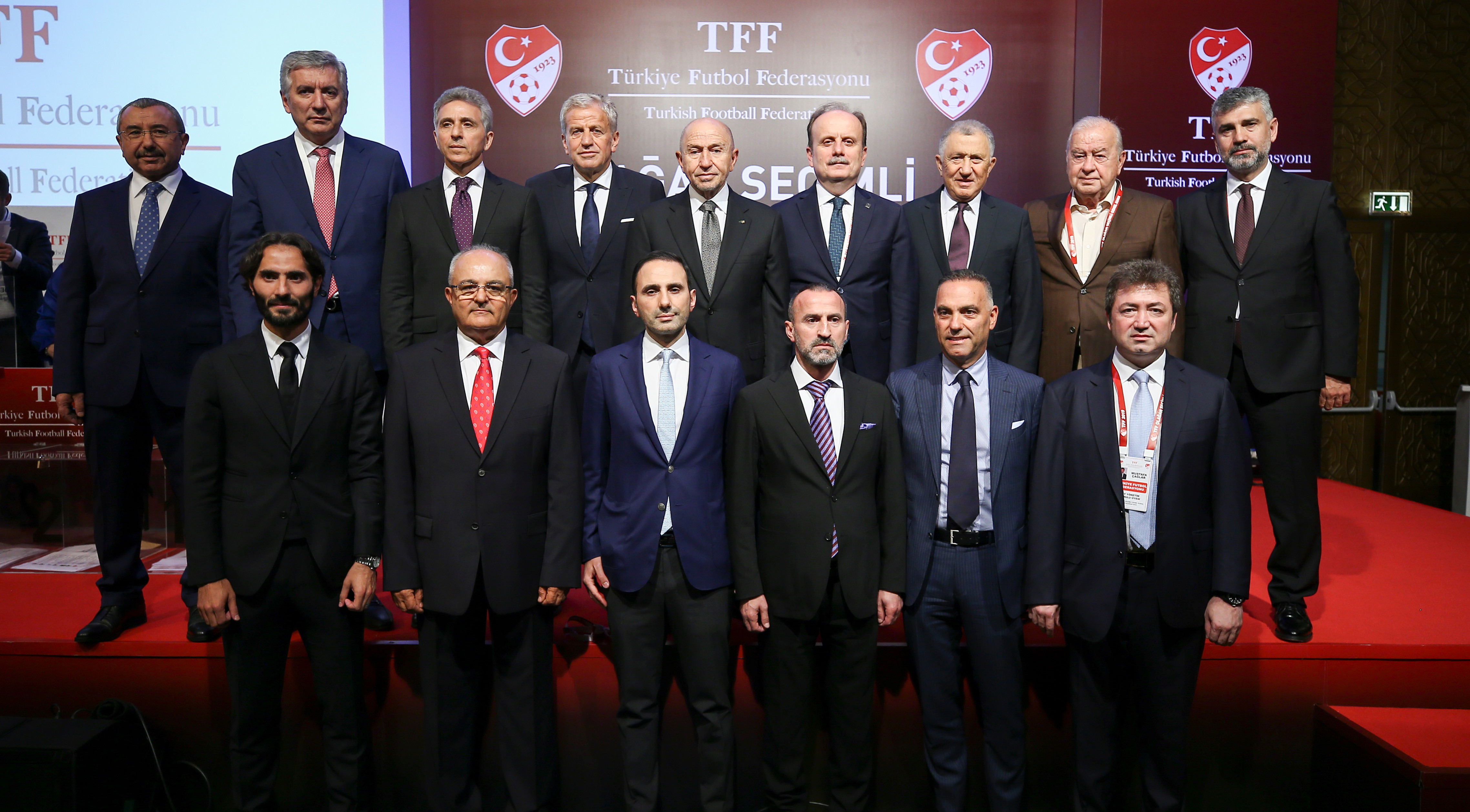 Nihat Özdemir başkanlığında n yola devam edecek olan TFF yönetiminin hakem camiası içerisindeki FETÖ yapılanması ile ilgili yeni bir süreç başlatıp başlatmayacağı merakla bekleniyor. 