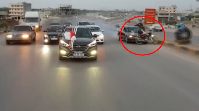Konvoydaki sürücü ters şeritteki motosikletliyi hayattan kopardı