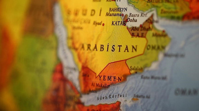 BAE, Mayıs 2018'de dönemin Yemen Başbakanı Ahmed bin Dağr'ın Sokotra'da olduğu bir sırada adaya askeri birlikler çıkarmıştı.