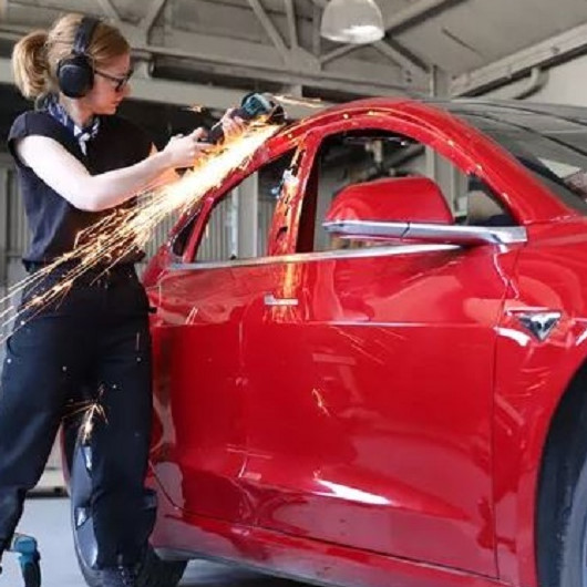 Elon Muskı beklemedi ve Model 3ü kamyonete çevirdi