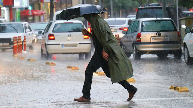 Meteorolojiden bazı illere kuvvetli yağış uyarısı yapıldı.
