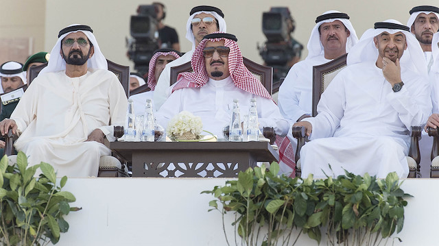 Suudi Arabistan Kralı Selman bin Abdulaziz ve Birleşik Arap Emirlikleri Prensleri.