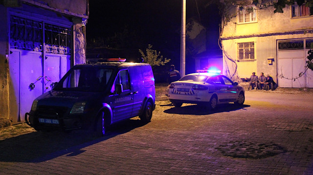 İki kişinin öldüğü olay sonrası bölgeye çok sayıda polis ekibi sevk edildi.
