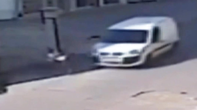 Bisikleti ile yola çıkan çocuğa böyle çarptı