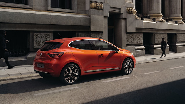 Yeni Clio'nun motor seçenekleri arasına yeni 1.0 SCe, 1.0 TCe ve 1.3 TCe benzinli motorları da ekleniyor.