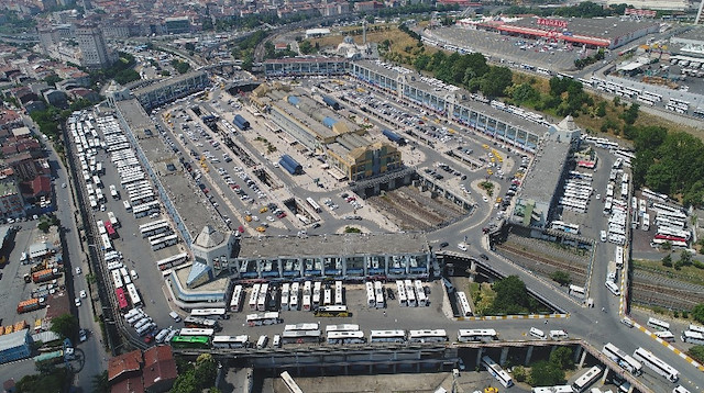 İstanbul’a gelen seçmenler 15 Temmuz Demokrasi Otogarı’nda yoğunluk oluşturdu.