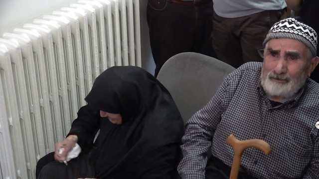 Şehidimizin ailesi evlatlarının resmini Türk bayrağında görünce gözyaşlarına hakim olamadı