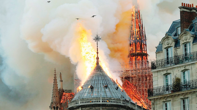 Notre Dame ı sigara mı yaktı