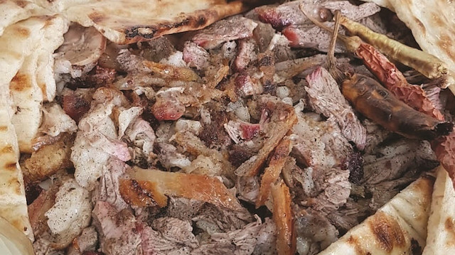 “Denizli’de ne yenir?” sorusuna
elbette “Denizli kebabı” cevabını
verebilirim