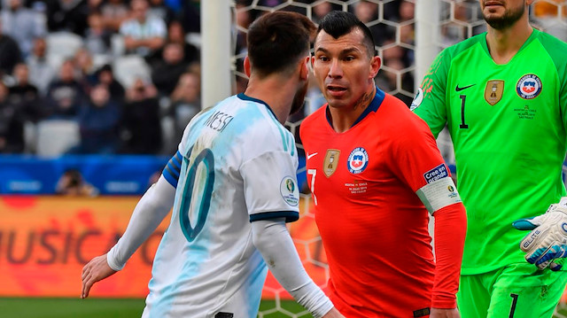 Messi ve Medel tartıştı