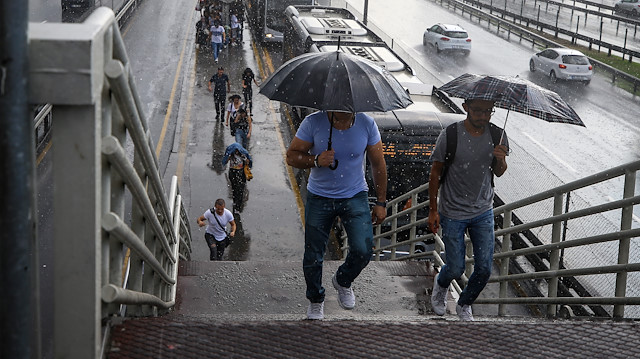 İstanbul'da yarından itibaren yağışlı havanın etkisi altına girecek.