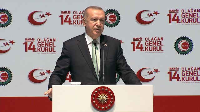 Dost görünüp arkamızdan kuyumuzu kazan riyakarlar...