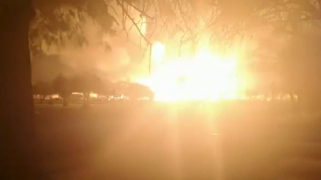Yakıt taşıyan tanker bomba gibi patladı