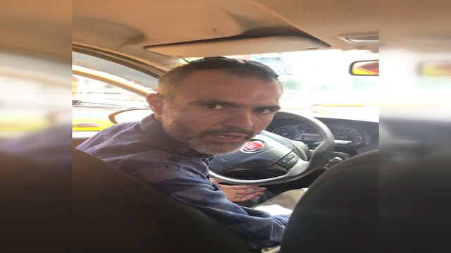Taksici kısa mesafeyi duyunca kadın yolcuyu indirmek istedi