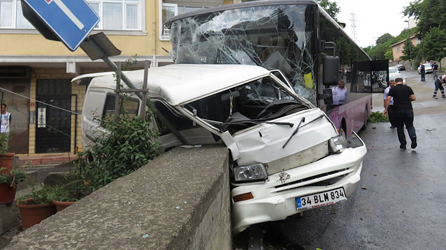 Kaza sonrası cadde trafiğe kapatıldı.