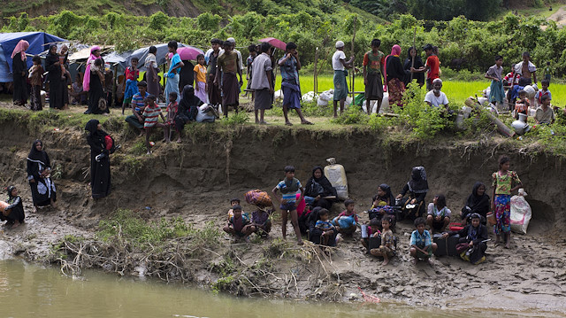 Arşiv: Arakanlı Müslümanlar, Myanmarlıların katliamından kaçıyorlar.