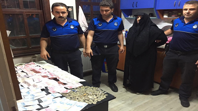 6 çocuğuna dilencilik yaptıran kadının üzerinden 18 bin 205 TL para çıktı