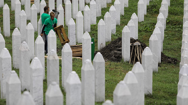 Srebrenitsa soykırımının 33 kurbanı bugün şehitliğe defnedilecek