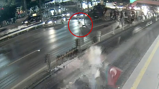 15 Temmuz gecesinin yeni görüntüleri: Sefaköyde vatandaş tankın önüne yatıyor