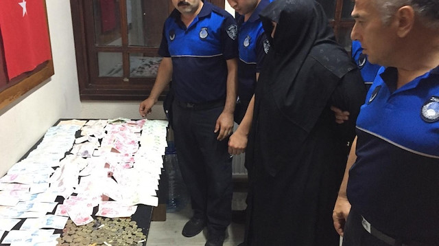 Dilenciden 18 bin 205 lira 35 kuruş para çıktı.