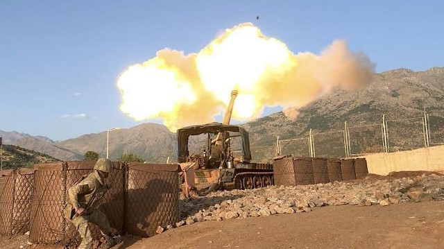 Terör örgütü PKK hedefleri karadan da ateş altına alındı.