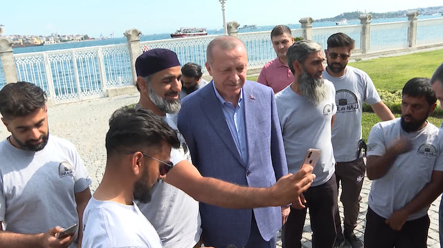 Hacca gitmek için Londradan bisikletle yola çıkan grup Cumhurbaşkanı Erdoğan ile görüştü