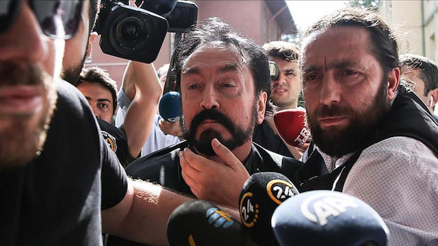 Adnan Oktar, polis ekipleri tarafından yapılan özel bir operasyonla gözaltına alınmıştı.