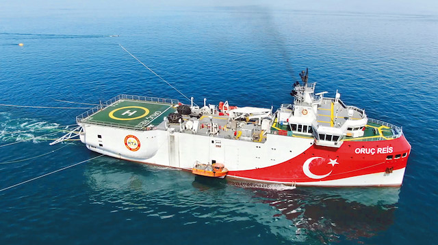  Türkiye’nin milli imkanlarla üretilen ilk sismik araştırma gemisi Oruç Reis, Akdeniz’de kardeşi Barbaros ile hidrokarbon yataklarını tarayacak. Oruç Reis bir süredir Marmara ve Karadeniz’de araştırma yapıyordu.