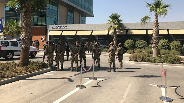 Saldırının ardından olayın yaşandığı restoranın çevresinde geniş güvenlik önlemleri alındı.