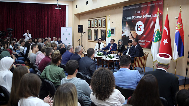 Kütüphane açılışından önce Boşnak Ulusal Konseyi tarafından 15 Temmuz'daki darbe girişiminin perde arkasının anlatıldığı panel düzenlendi.