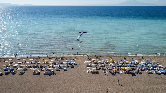 İranlı turistin yanı sıra çevre illerden çok sayıda kişi Van'a gidiyor.