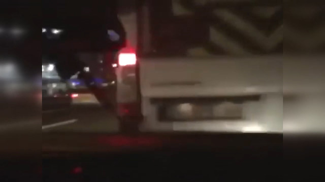 Makas atarken kaza anı araç içi kamerasında