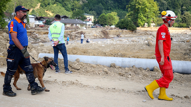 Düzce'deki su baskını ve toprak kayması meydana geldi.