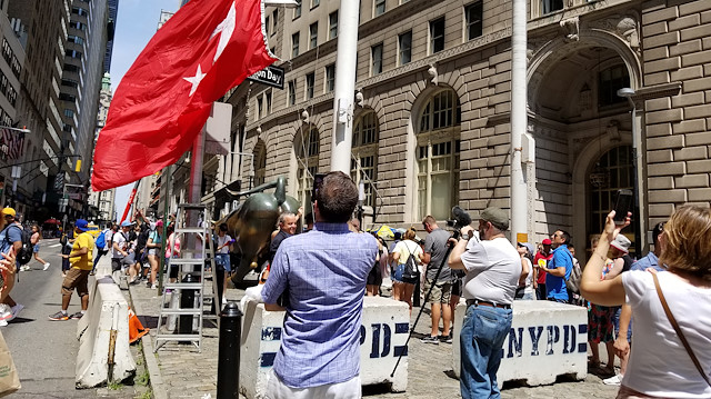 Tura, Türk ve Amerikan toplumundan üyeler katıldı.