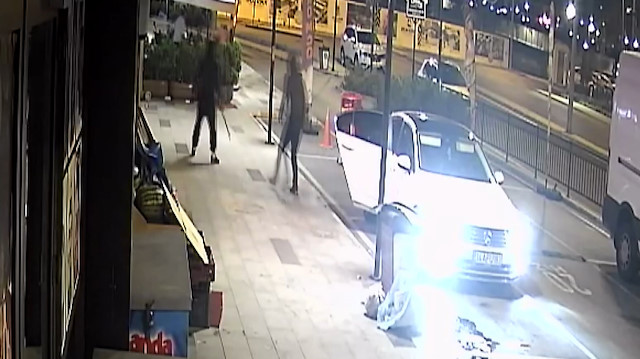 Pişkin hırsızlar vatandaşları döner bıçağıyla kovaladı