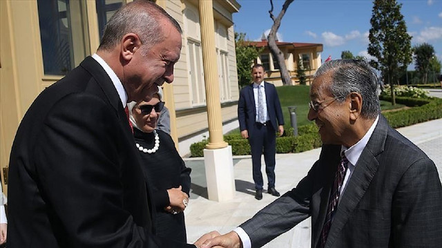 أردوغان ومهاتير محمد يلتقيان على مائدة إفطار بإسطنبول
