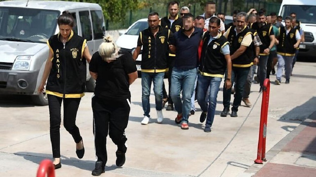 Yakalan zanlılar adliyeye sevk edildi.