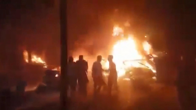 Mısır'da 4 araç yandı 19 ölü