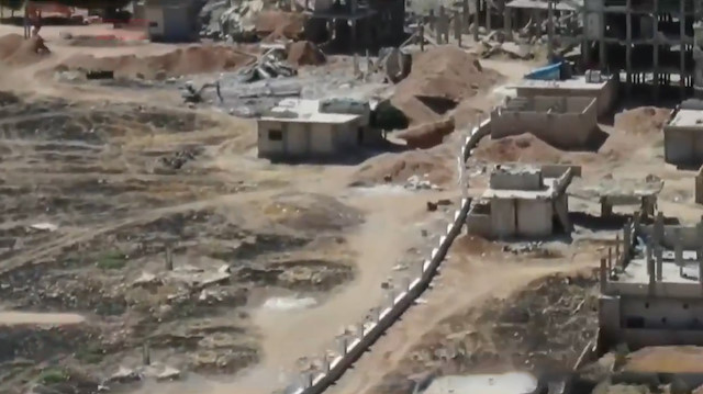 Terör örgütünün Fıratın doğusunda inşa ettiği beton bloklar görüntülendi