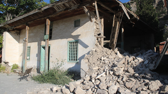 Ege'de 8 saatte 114 deprem oldu