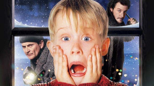 Evde Tek Başına, 1990 yapımı bir komedi filmi.