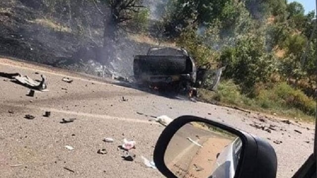 PKK'lı teröristler, araçla hareket halindeyken vuruldu.