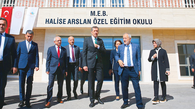Bakan Ziya Selçuk incelemelerde bulundu.