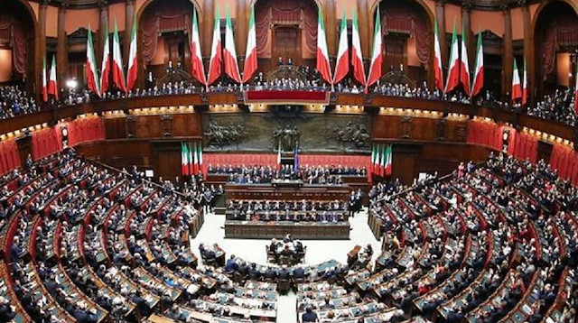 Geçen yılki seçimde yüzde 17,4 oy alan aşırı sağcı Lig Partisinin oy oranının, temmuz sonu itibarıyla yüzde 36'yı bulduğu belirtildi.
